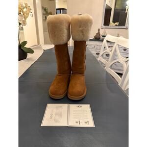 UGG Australia Women’s Tall Sheepskin Boots Chestnut Brown Suede Size 6 – New